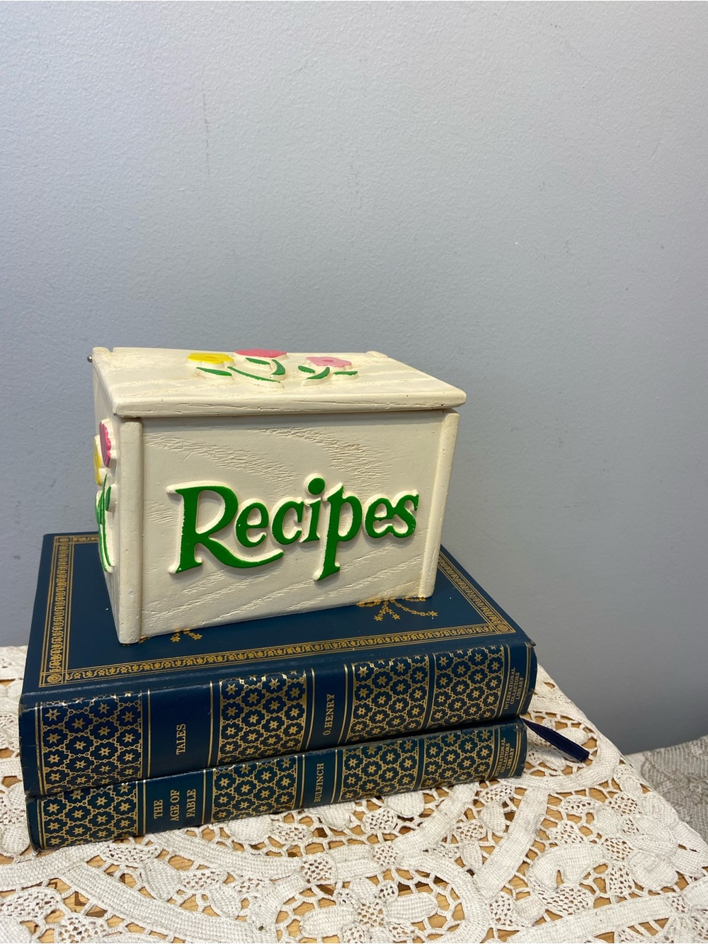 VIntage 1970s Faux white Wood Floral Recipe Box